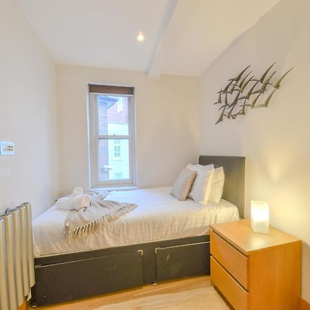 Central Two Bedroom Apartments St Albans By Central Stays Short Lets & Serviced Accommodation With Free Parking Kültér fotó