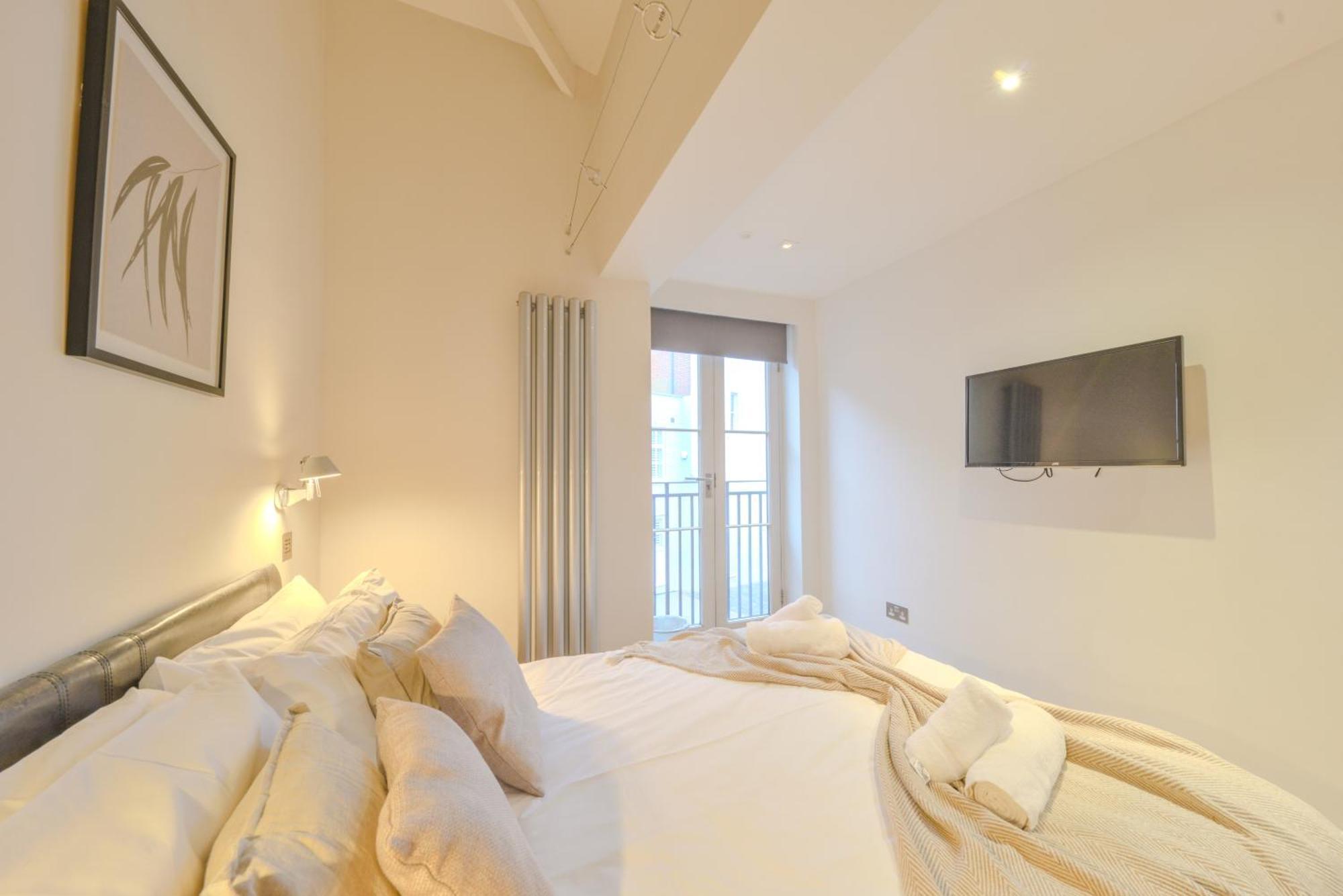 Central Two Bedroom Apartments St Albans By Central Stays Short Lets & Serviced Accommodation With Free Parking Szoba fotó