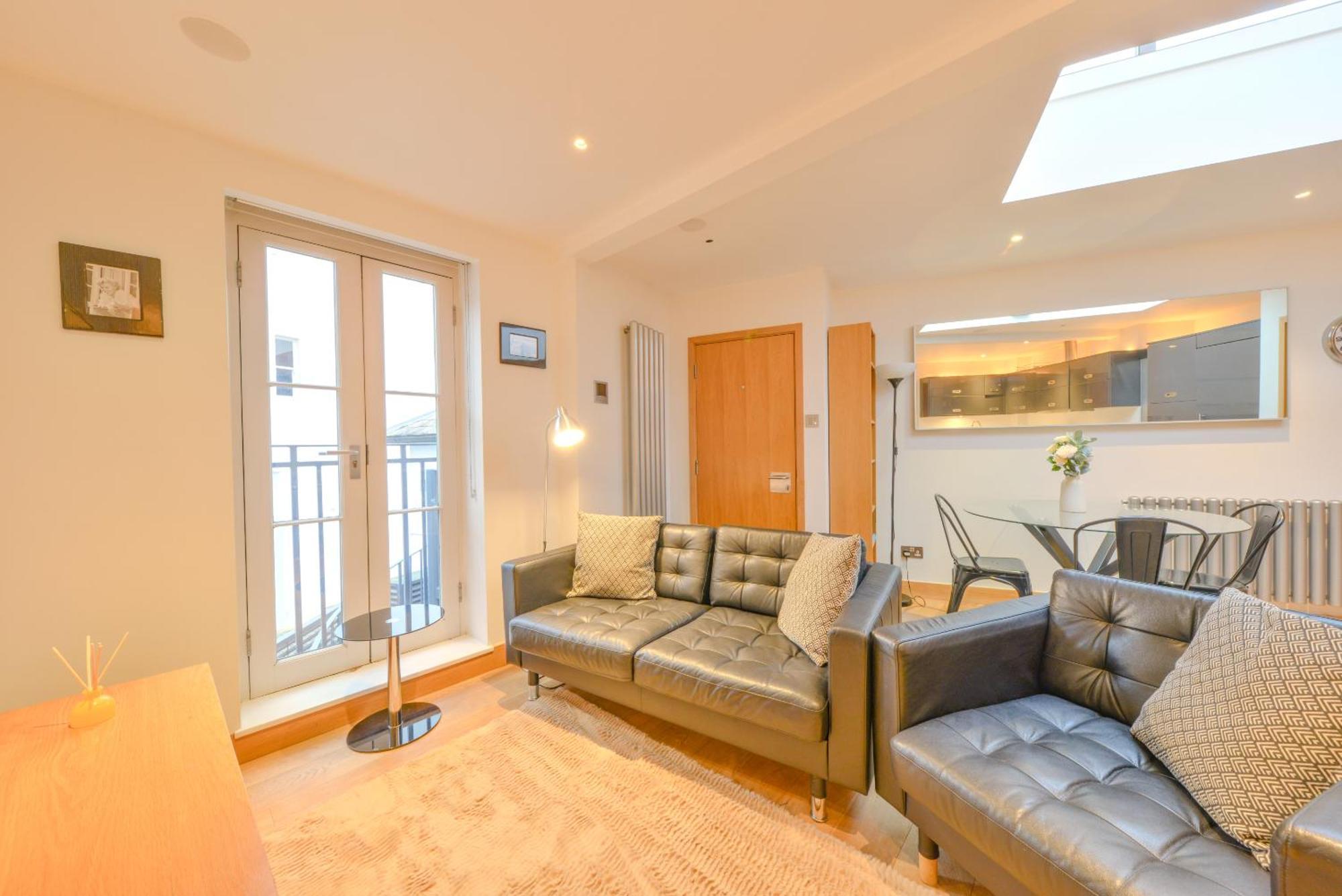 Central Two Bedroom Apartments St Albans By Central Stays Short Lets & Serviced Accommodation With Free Parking Szoba fotó